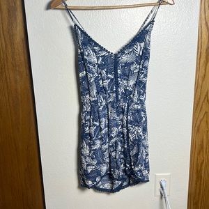 Spaghetti strap romper with tropical pattern